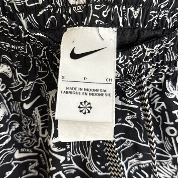 Nike Shark Mens SIZE SMALL Black Shark Icon 6.5" Volley Print Board Trunks Sport - Picture 8 of 12